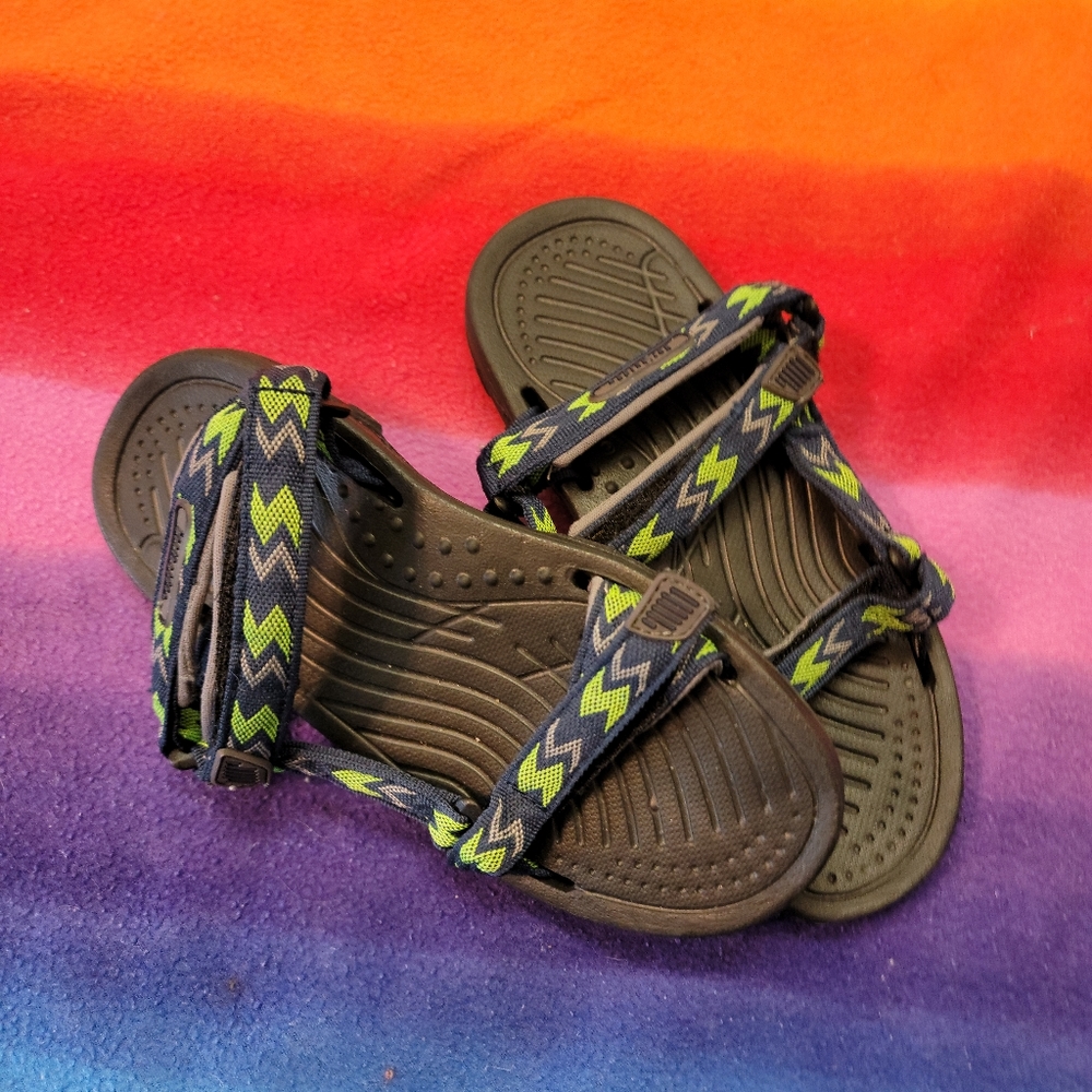 NWOT Northside Sport Sandals Sz 3 Big Boy ZigZag design